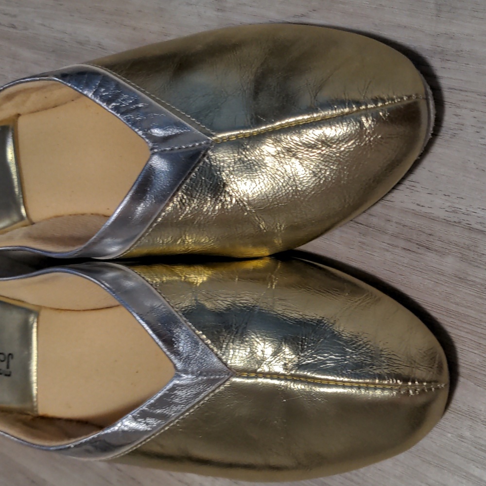 NWOB Jacques Levine dual tone gold silver trim metallic slippers slip ons size 9 - Picture 2 of 9